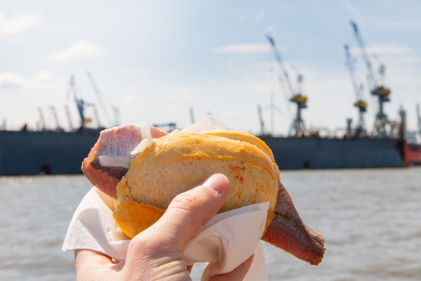 Matjes Fischbrötchen Hamburger Hafen